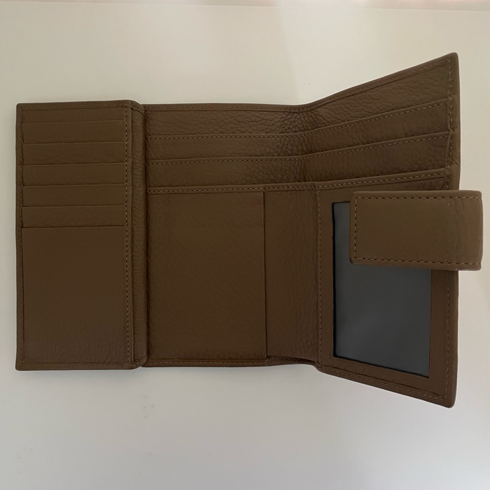 Authentic Gucci Leather Wallet - Picture 7 of 10